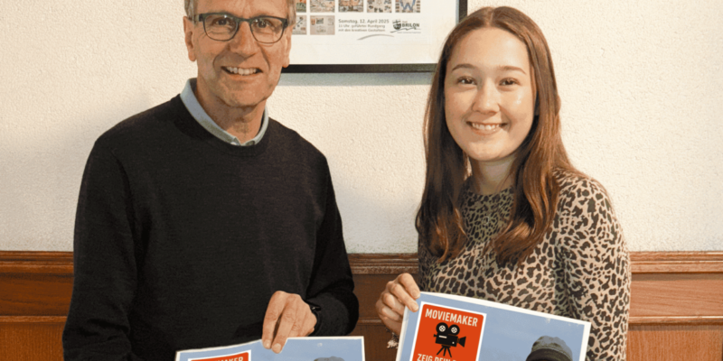 Bürgermeister Dr. Bartsch mit der Bundesfreiwilligen des Stadtarchivs Sara Wrede