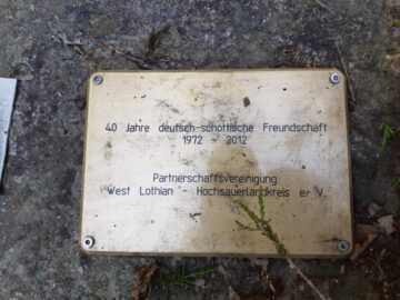 Messingtafel Freundschaft HSK-Schottland