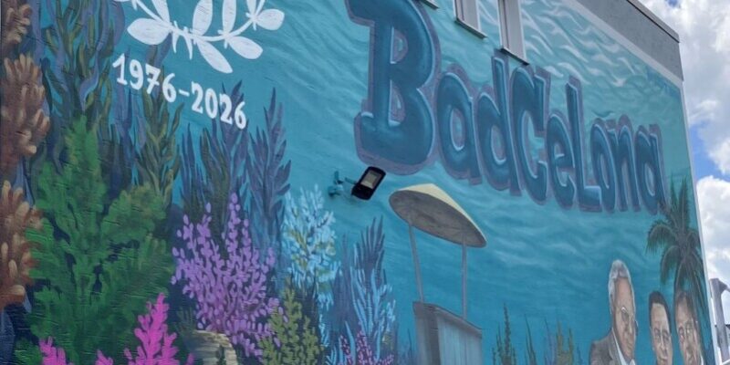 Fassade am Badcelona in Alme
